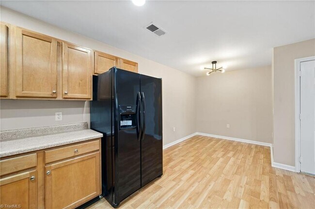 Building Photo - 3712 Cotswold Ave