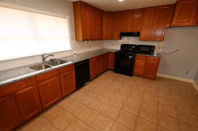 Building Photo - 3811 Cypressdale Dr