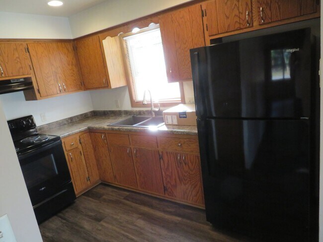 Building Photo - Harry Roethle Briarwood Duplex