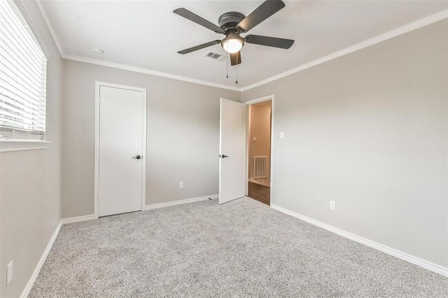Building Photo - 7003 Huntbrook Dr