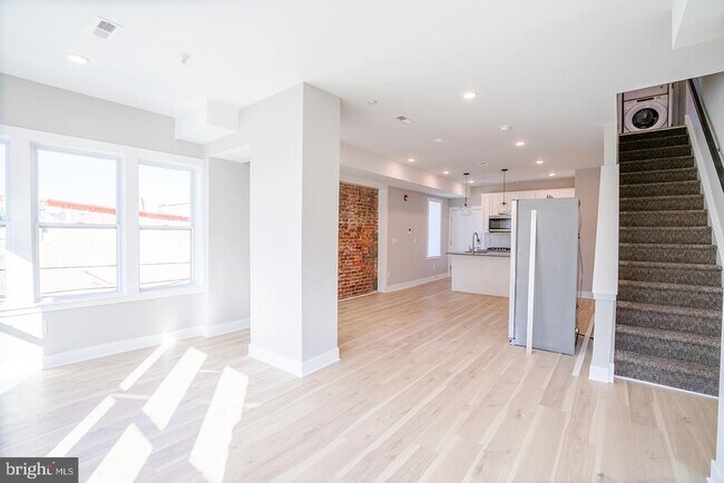 Building Photo - 129 S 49th St