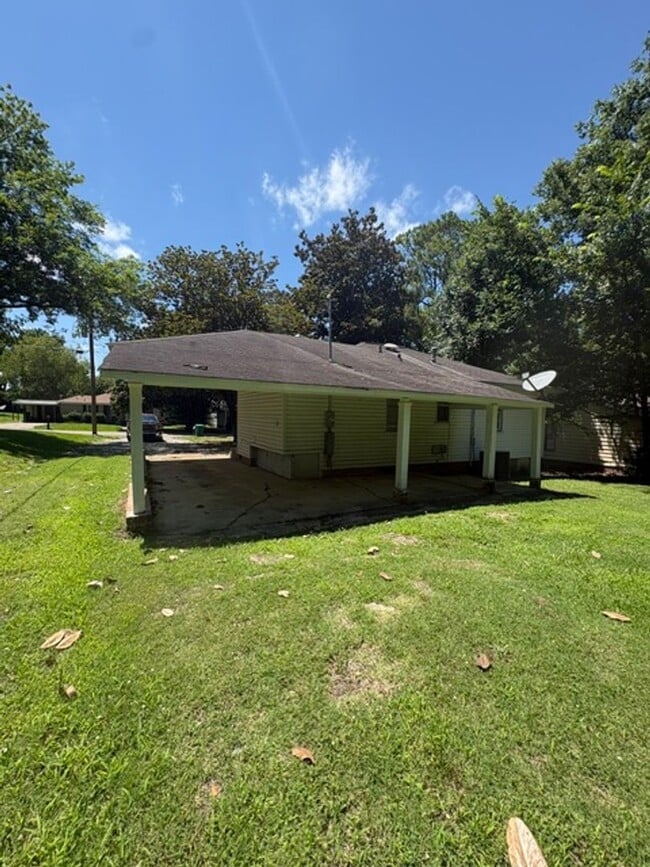 Building Photo - Renovated 2 Bedroom 1 Bath Home for Rent!!