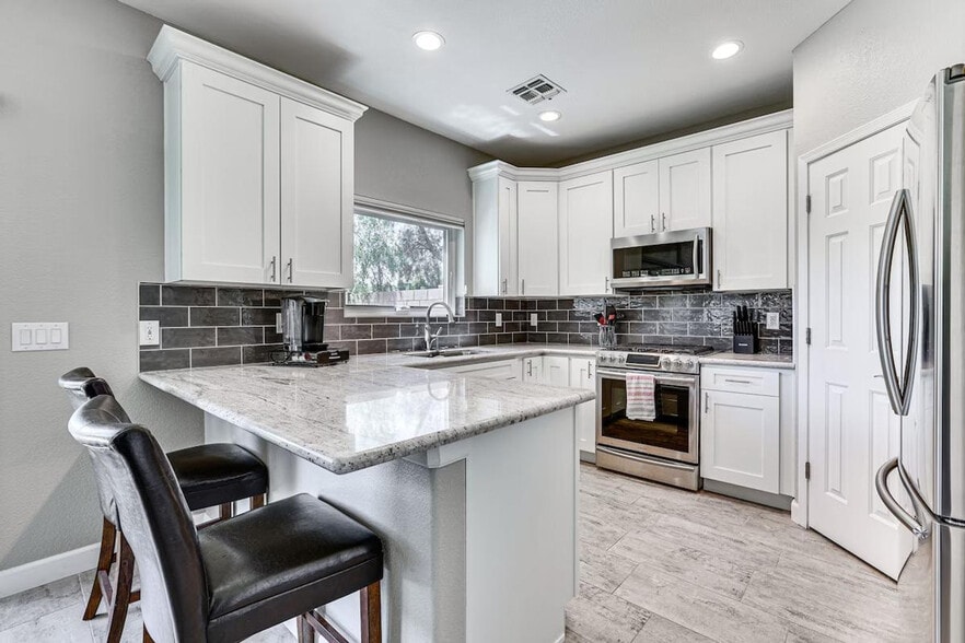 Building Photo - 3043 E Fremont Rd