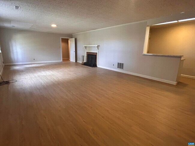 Building Photo - 214 Montvue Dr