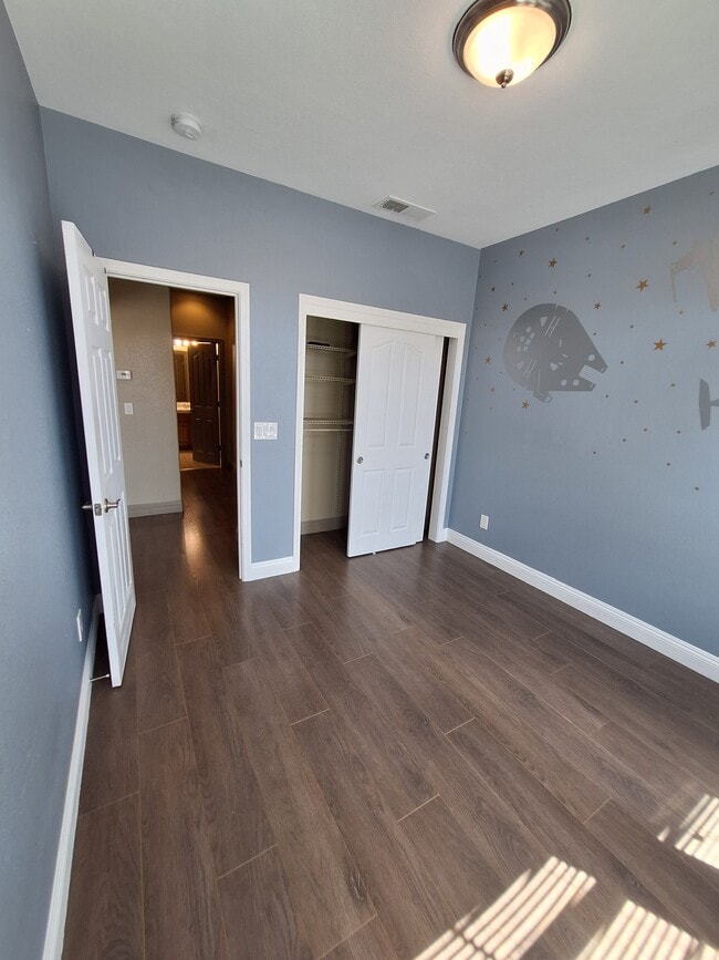 Building Photo - 5424 Knotty Pine Way