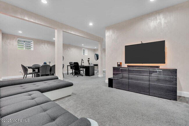 Building Photo - 47 McCormick Ave N