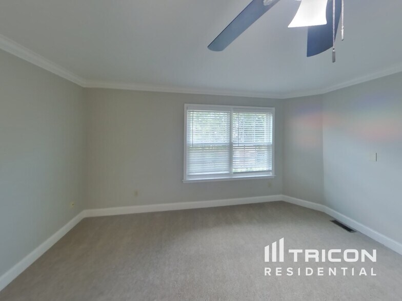 Building Photo - 466 Berkshire Dr