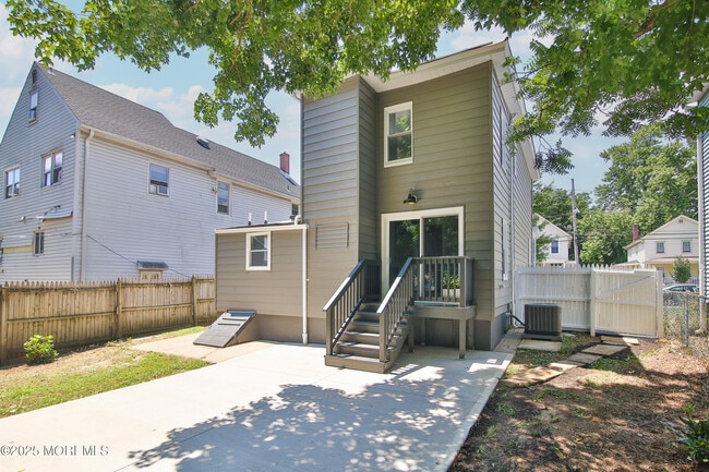 Building Photo - 30 Conover St