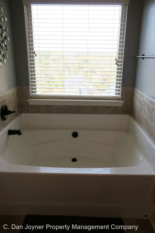 Building Photo - 119 Versilia Ln