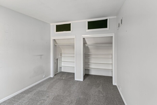 Building Photo - 836 W Everett Rd