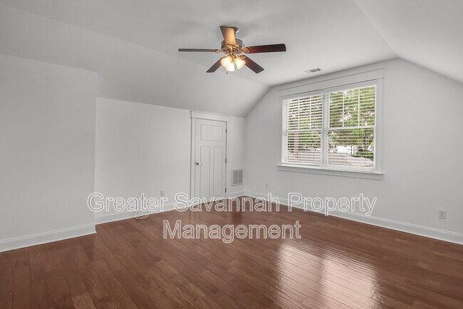 Building Photo - 419 E 54th St