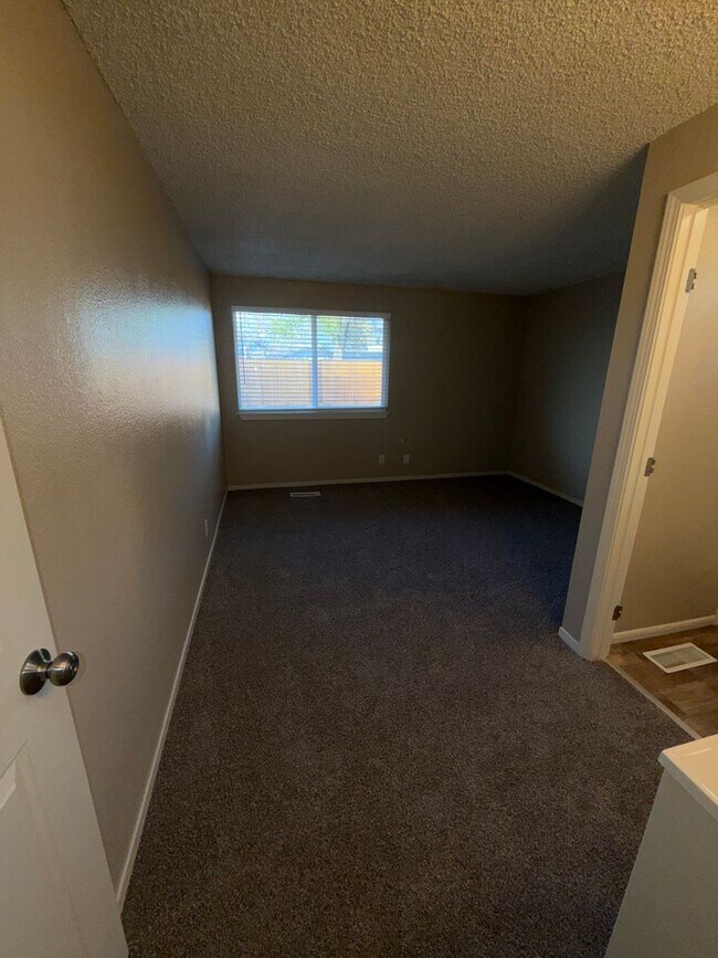 Building Photo - Upgrade Your Living: Spacious 4-Bedroom Ho...