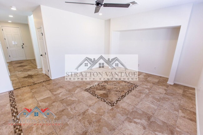 Building Photo - 484 E Cheyenne Rd