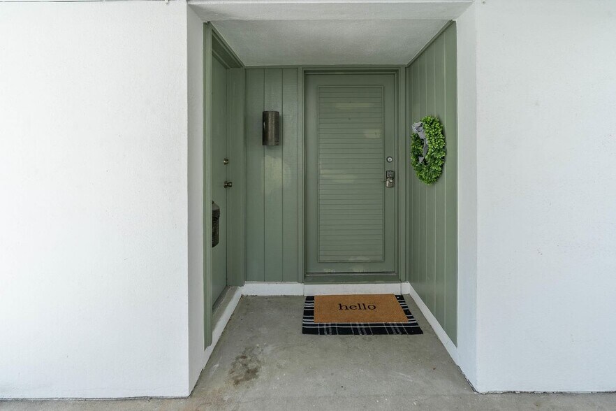 Primary Photo - 311 Island Way