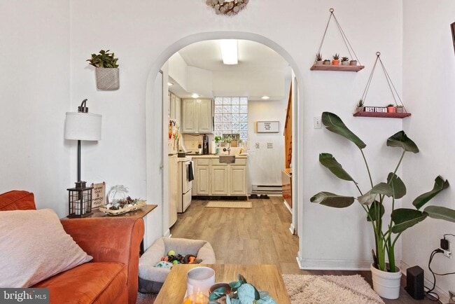 Building Photo - Charming and Spacious One Bedroom Carriage...
