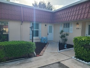 Building Photo - 697 Marlboro Oval