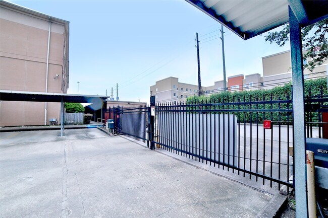 Building Photo - 6611 W Sam Houston Pkwy S