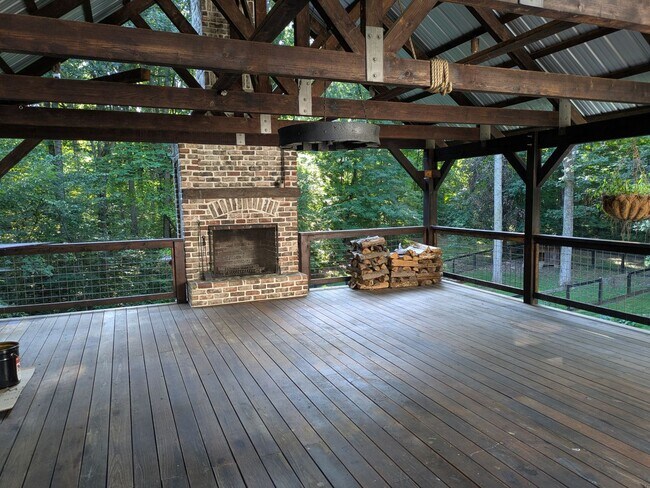 Building Photo - 1540 Yadkinville Rd