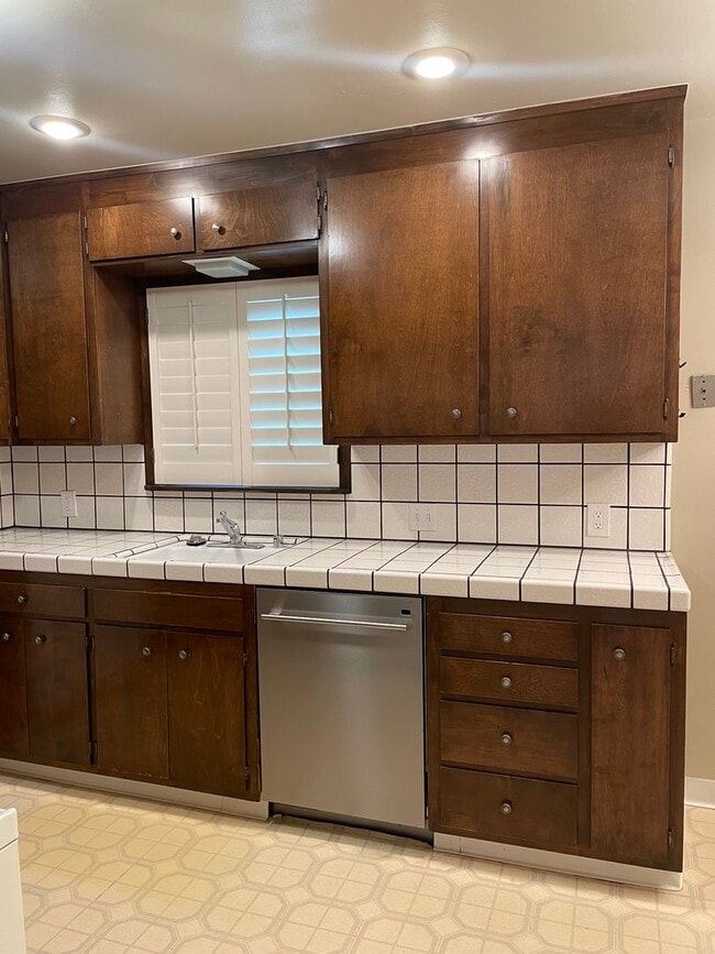 Building Photo - 3 Bed/1 Bath Single Family Home in East Sacramento