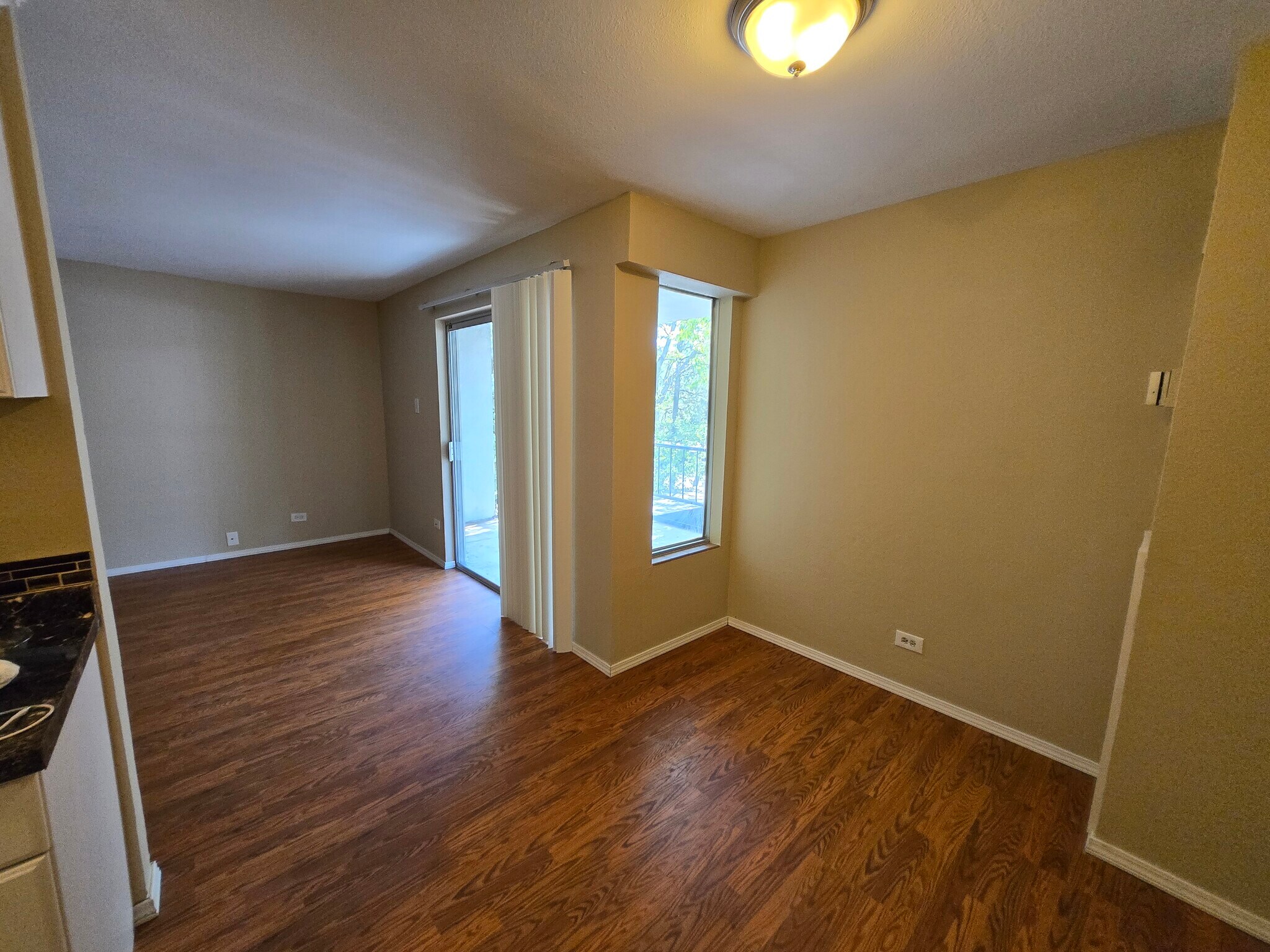 Building Photo - 2325 S Linden Ct