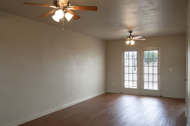 Building Photo - 5005 Scotch Pine Ave