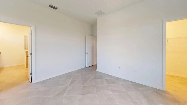 Building Photo - 2017 Gardenia Ave