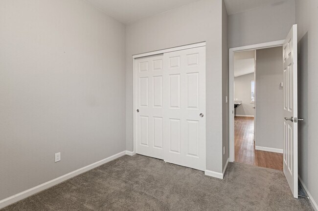 Building Photo - Trailer Parking, Newer house with Low main...