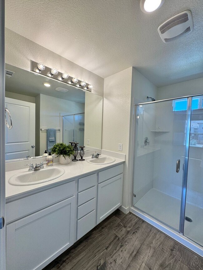 Building Photo - 8768 Scenic Sky Dr