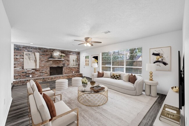 Building Photo - 2030 Mustang Springs Dr