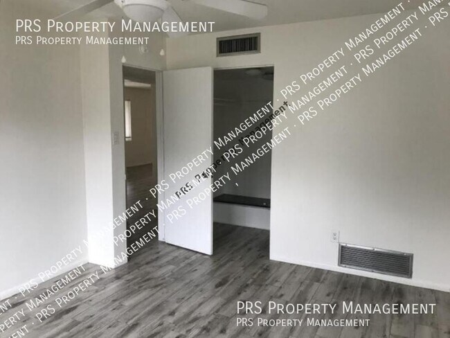 Building Photo - 603 E Solana Dr