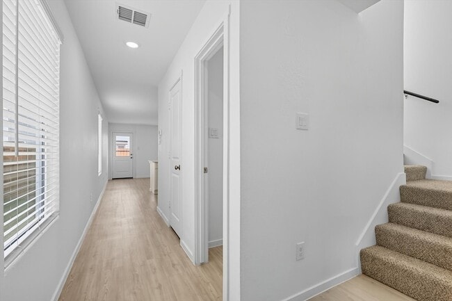 Building Photo - 924 Blue Heron Dr