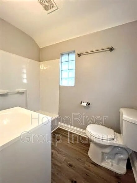 Building Photo - 226 Clay St