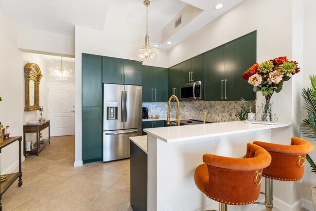 Building Photo - 801 S Olive Ave