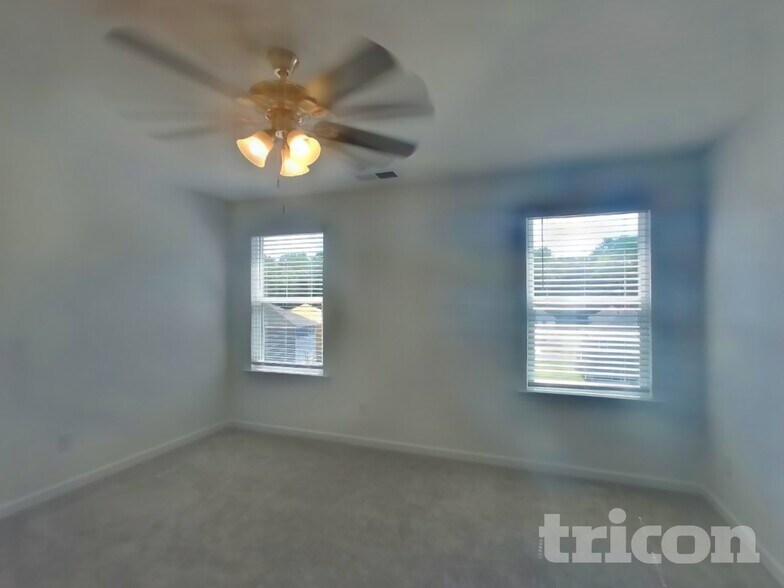 Building Photo - 1943 Logan Ln