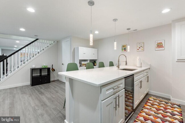 Building Photo - 8114 Drayton Ln