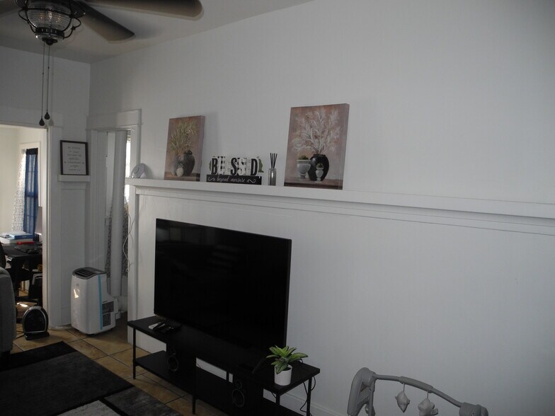 Living room - 1934 Henderson Ave