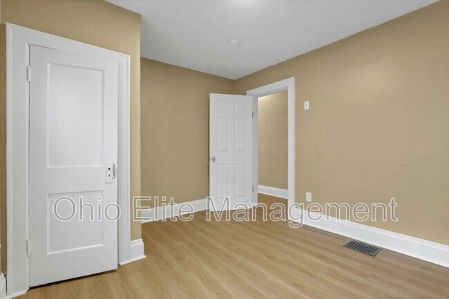 Building Photo - 2545 Sullivant Ave