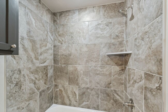 Building Photo - Beautiful 3 Bedroom, 2 Bath Home Close to Choctaw