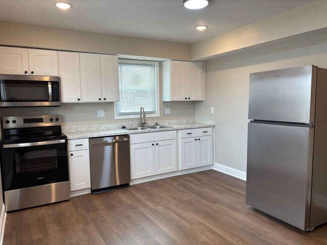 Building Photo - Beautifully Remodeled 3 Bed 1 Bath House