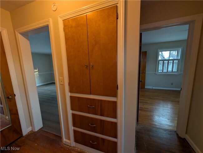 Building Photo - 703 Avondale St