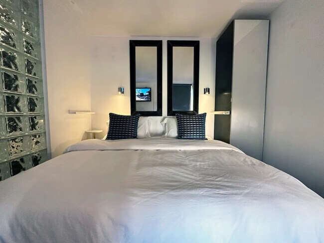 Building Photo - 7401 N Scottsdale Rd