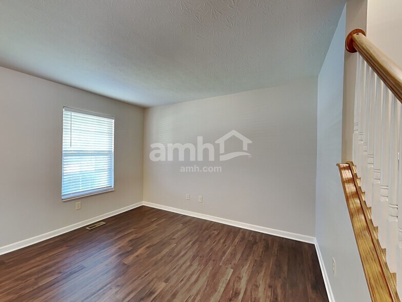 Building Photo - 637 Ellen Dr