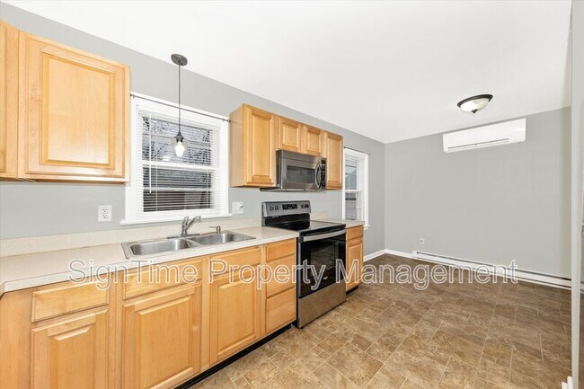 Building Photo - 11025 Rosewood Dr