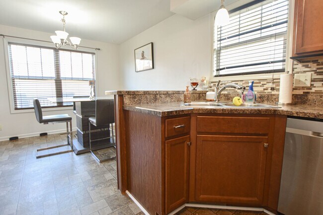 Building Photo - Pet Friendly Three Bedroom!