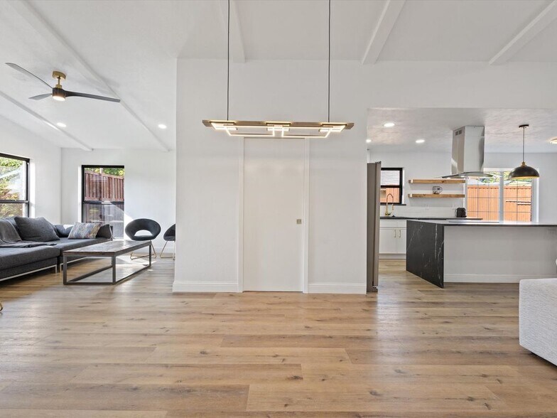 Building Photo - 3404 Newkirk Dr