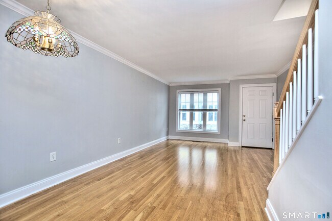 Building Photo - 39 Maple Tree Ave