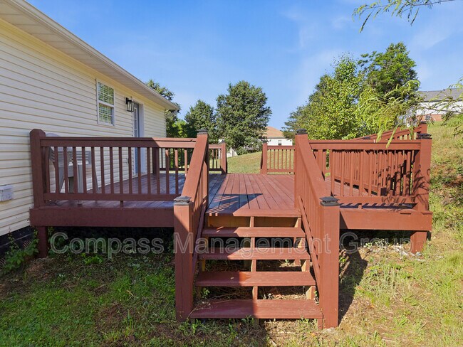 Building Photo - 1690 River Bend Rd
