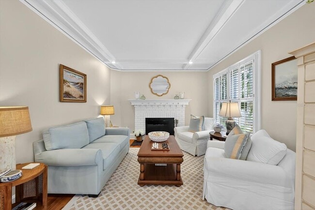 Building Photo - 235 10th Ave NE