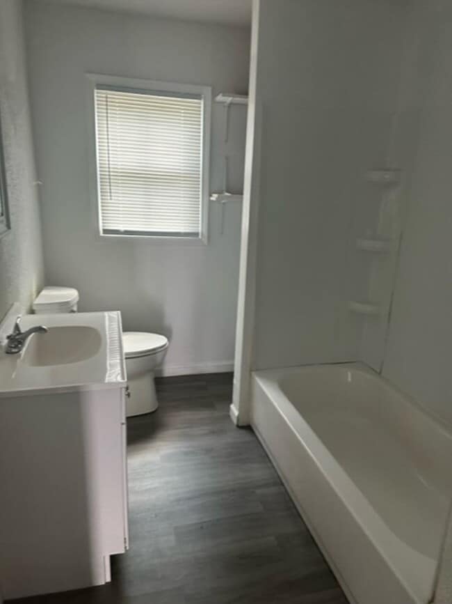 Building Photo - 505 Marcella Dr