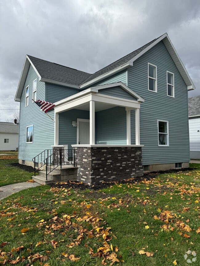 Building Photo - Beautiful 4 Bedroom 2 Full Bathroom Home